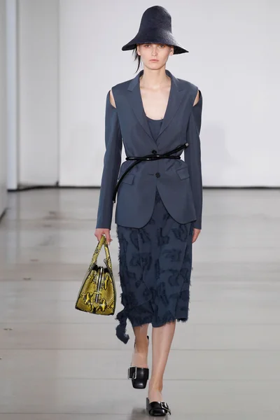 Look 32